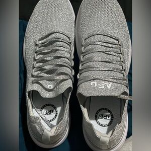 Comfortable,glittery, low